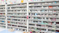 宮内さくら調剤薬局の薬棚
