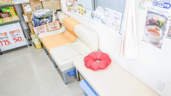 橿原調剤薬局　市役所前店の待合スペース