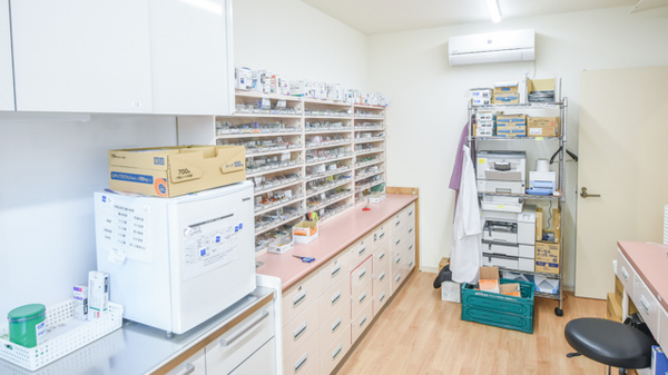 神宮かがやき薬局の調剤室