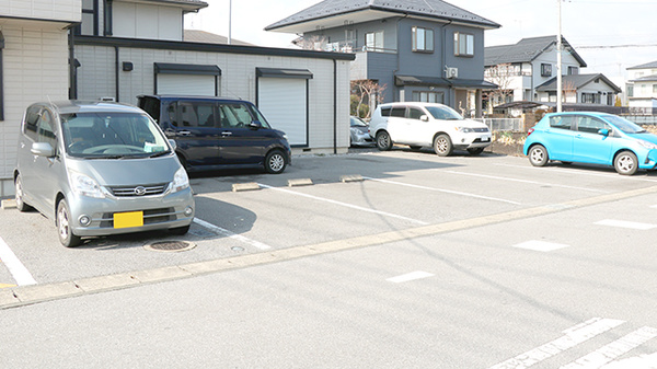 オーロラ薬局の駐車場