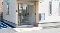 しらゆり薬局の入口