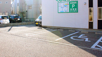 くわのは薬局の駐車場