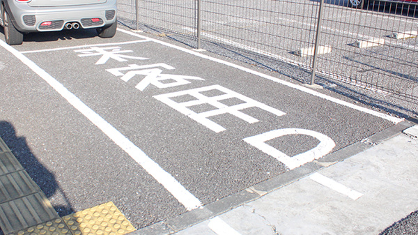 シルキー薬局の駐車場