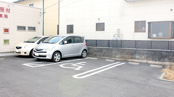 あおぞら薬局の駐車場