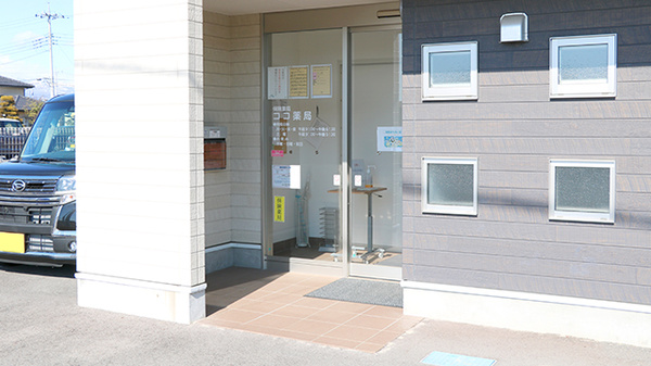 ココ薬局の入口