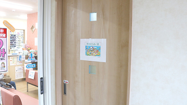 うさぎ薬局の感染予防待合スペース