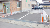 くまのこ薬局の駐車場