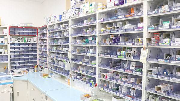 くまさん薬局の薬棚