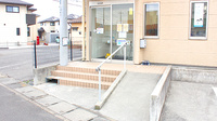 ぽぷら薬局の入口