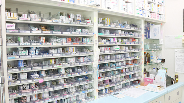 なでしこ薬局の薬棚