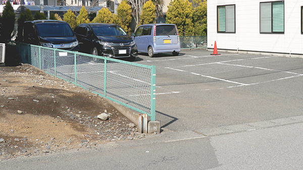 なでしこ薬局の駐車場
