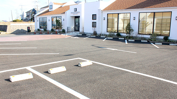 みすずが丘薬局の駐車場