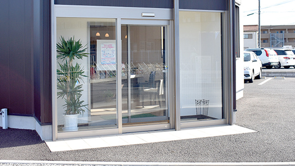 ハート薬局の入口