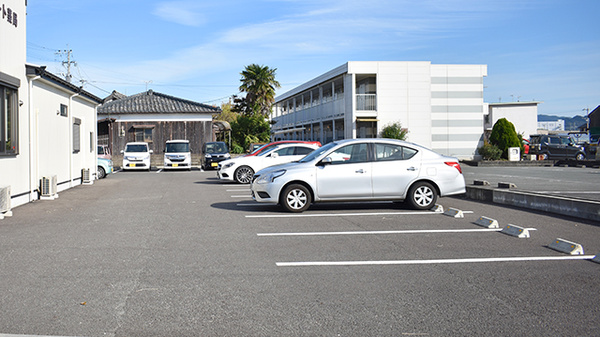 ハート薬局の駐車場
