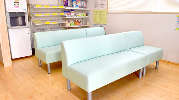 アクア薬局　桜島店の待合スペース