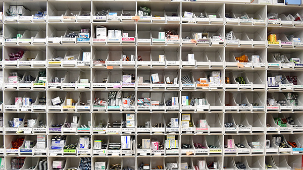 アクア薬局　桜島店の薬棚