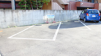 ワカバ薬局の駐車場