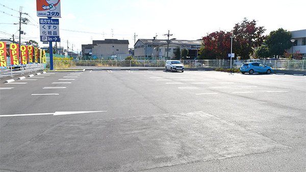 ユタカ薬局八幡軸の駐車場