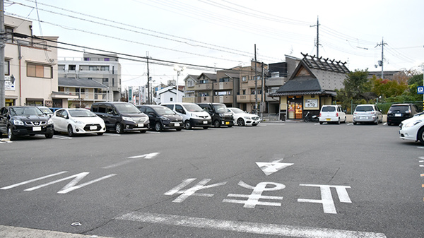 ユタカ薬局上桂の駐車場