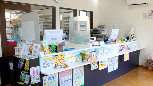 マリーン調剤薬局　将監店の受付/カウンター