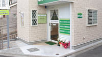 竹の葉薬局小金井緑町店の入口