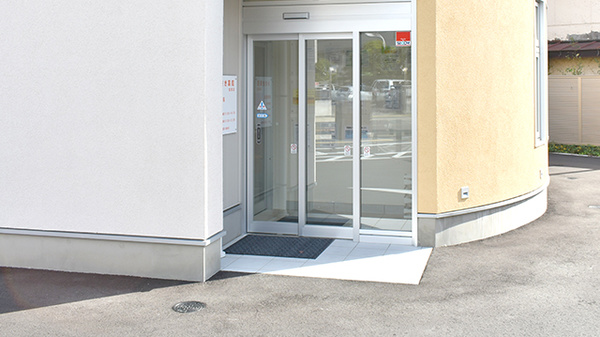 みさき薬局　塩部の入口