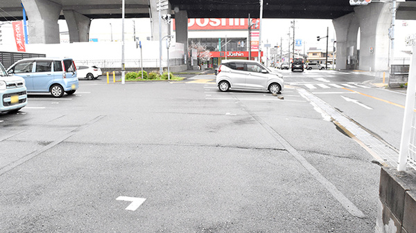 パートナー　美原薬局の駐車場