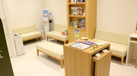 クルーズ薬局　能見台店の待合スペース