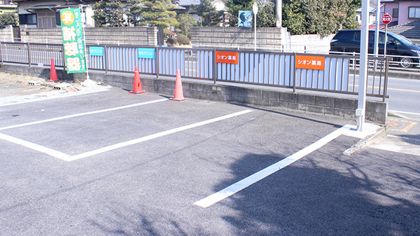 シオン薬局大磯月京店の駐車場