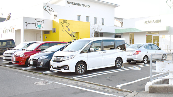 大賀薬局　道善店の駐車場