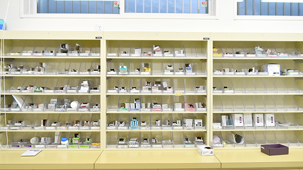 トマト調剤薬局 藍住店の薬棚