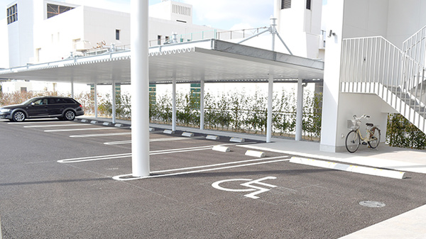 シミズ調剤薬局中央市民病院前店の駐車場