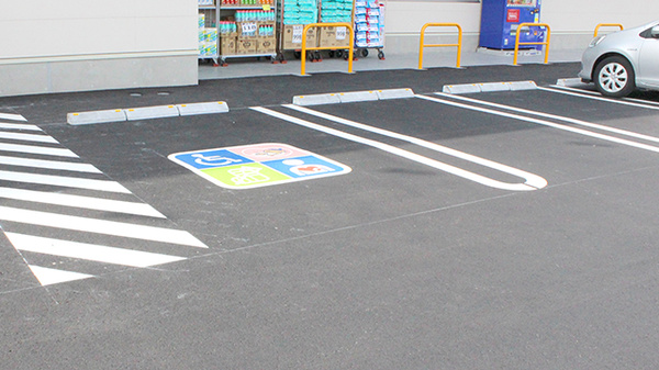 ドラッグセイムス青梅河辺6丁目薬局の駐車場