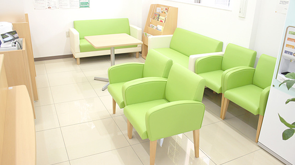 ドラッグセイムス横浜笠間薬局の待合スペース