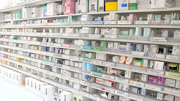 ウェルパーク薬局東村山東口店の薬棚