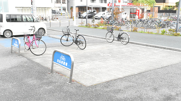 ドラッグセイムス　高知駅前薬局の駐輪場