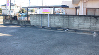 コスモス神川薬局の駐車場