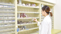 野間薬局　南片江店の作業風景