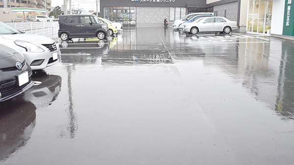 野間薬局　南片江店の駐車場