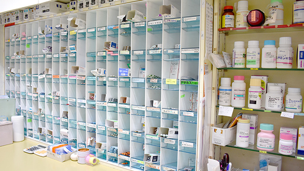 太陽薬局ピア高宮店の薬棚