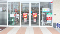 調剤薬局ツルハドラッグ村上荒川店の入口