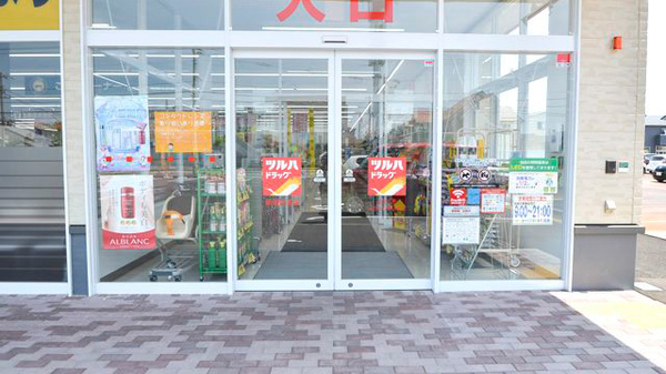 調剤薬局ツルハドラッグ新潟女池店の入口