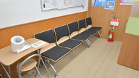 調剤薬局ツルハドラッグ新潟女池店の待合スペース