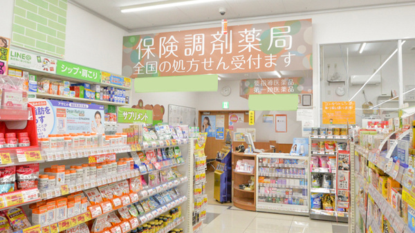 調剤薬局ツルハドラッグ新潟女池店の入口