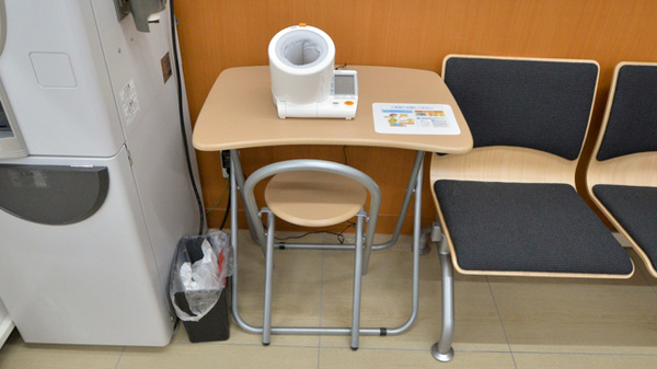 調剤薬局ツルハドラッグ新潟女池店の血圧計