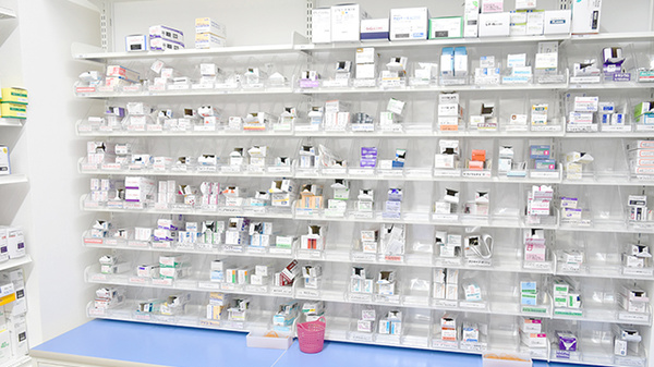 薬局くすりの福太郎天王台北口店の薬棚