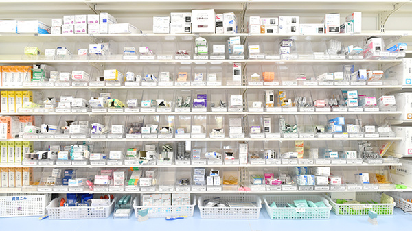 ウォンツ薬局メディカルモール吉島店の薬棚