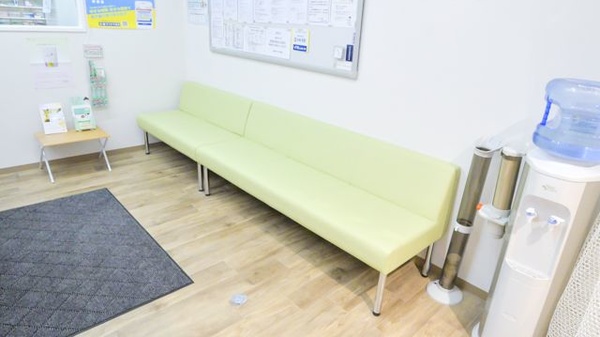 サツドラ薬局　円山西28丁目店の待合スペース