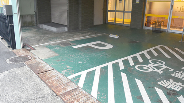 ひなた薬局長田店の駐車場