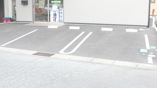 さんさん薬局の駐車場